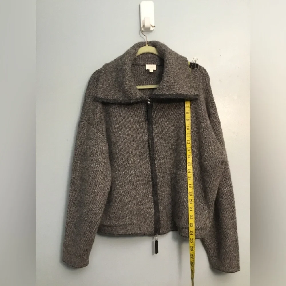 Cyrus cozy chic
